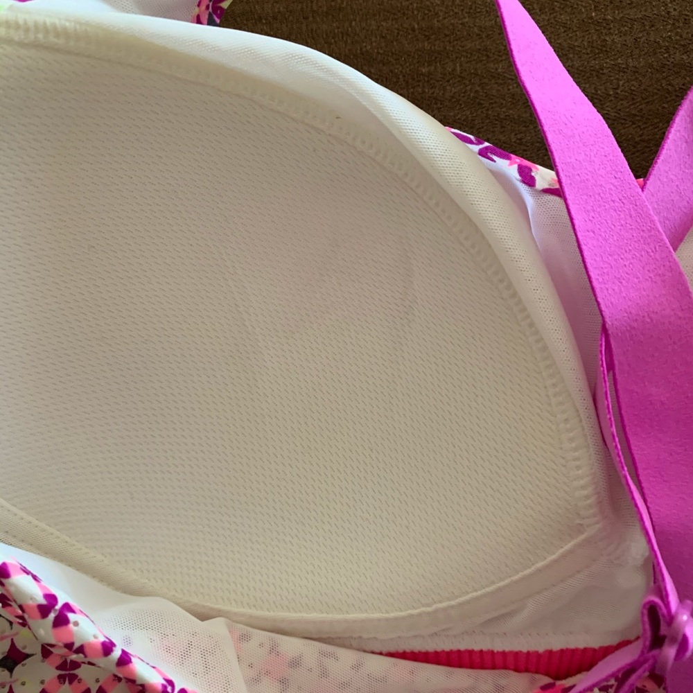 NWT Victoria Secret sports bra - Picture 2 of 4